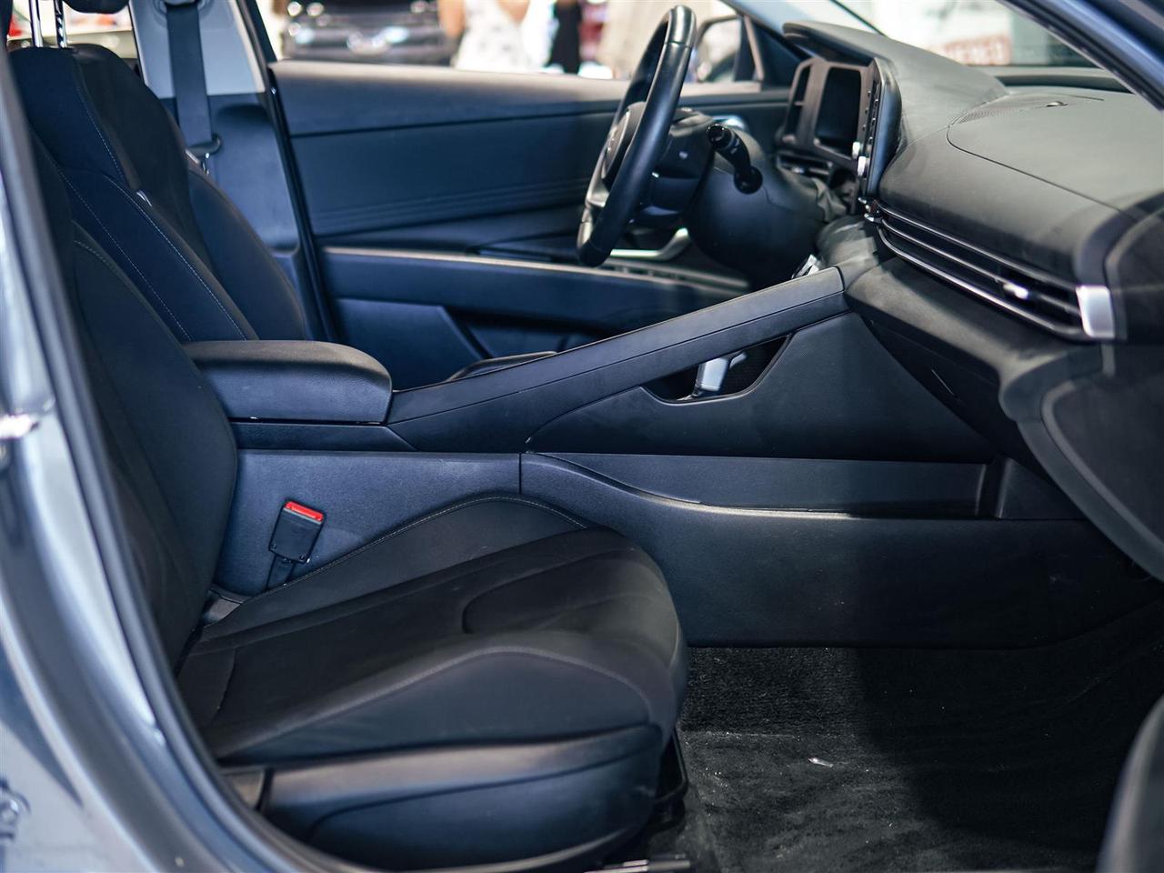 2025 Hyundai Elantra PREFERRED | BLIND SPOT | APP CONNECT | NO ACCIDENTS Photo