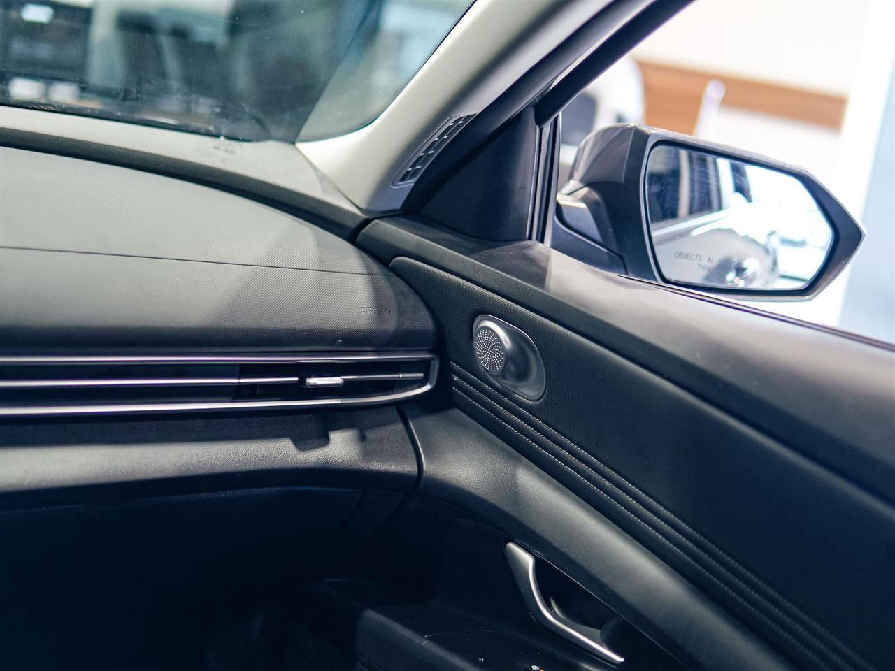 2025 Hyundai Elantra PREFERRED | BLIND SPOT | APP CONNECT | NO ACCIDENTS Photo