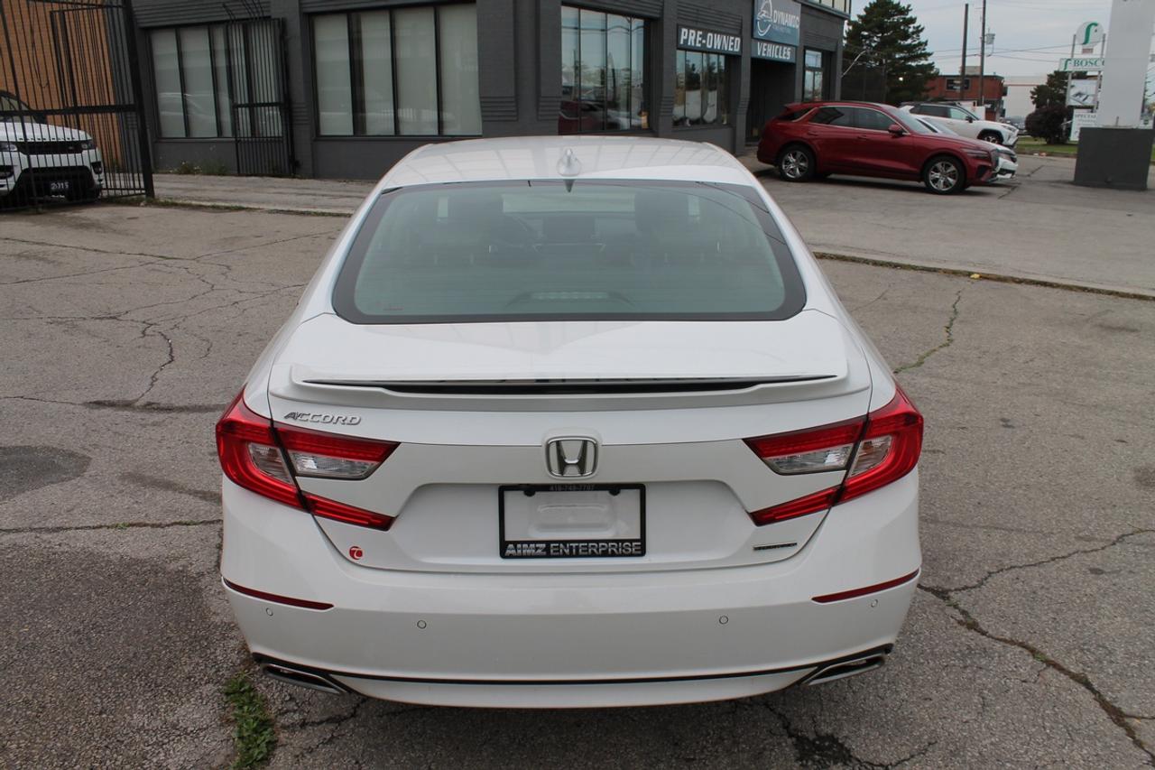 2018 Honda Accord Touring Photo