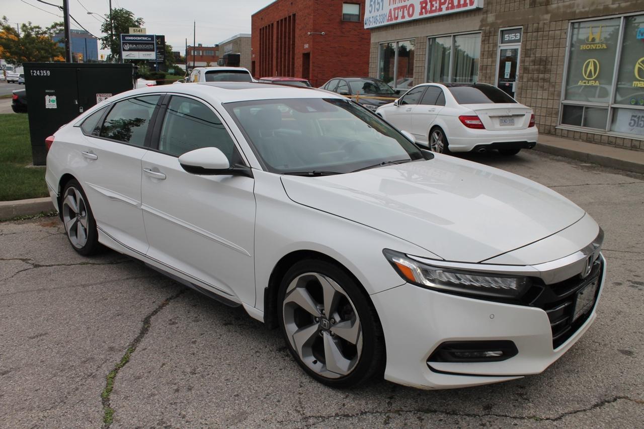 2018 Honda Accord Touring Photo1