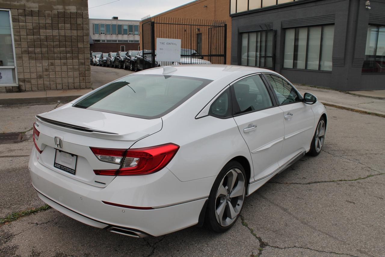 2018 Honda Accord Touring Photo