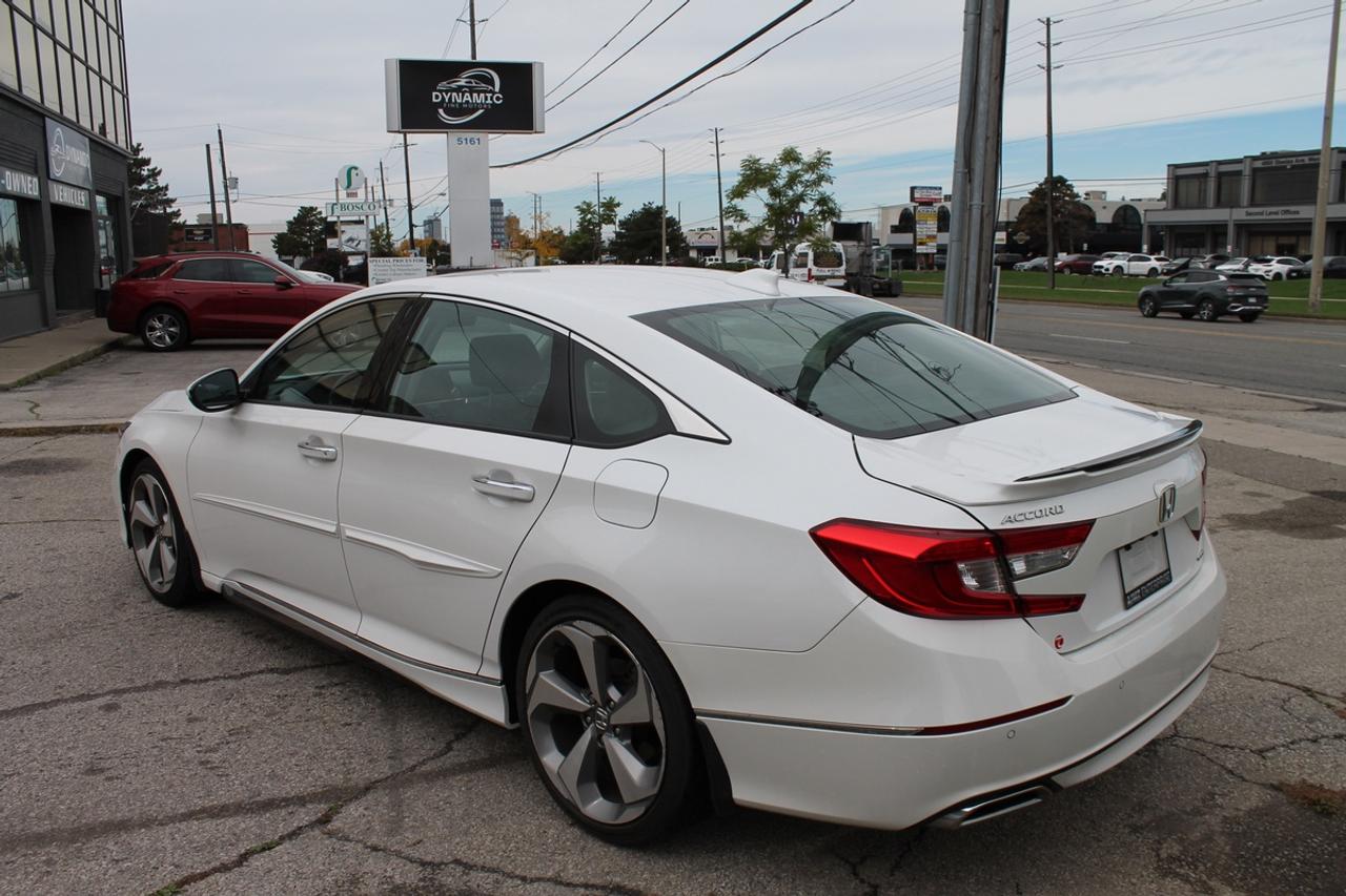 2018 Honda Accord Touring Photo