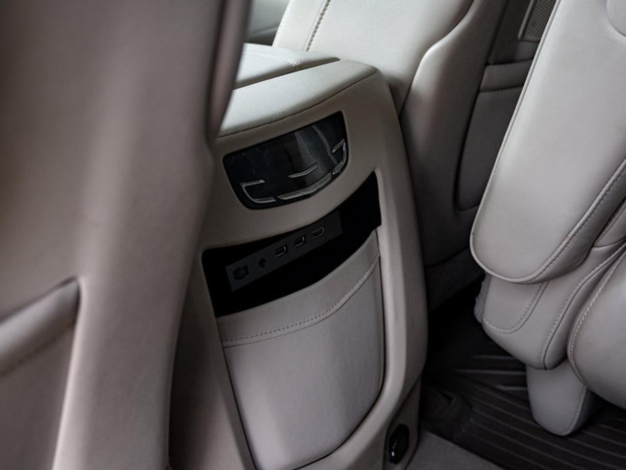 2020 Cadillac Escalade LUXURY Photo