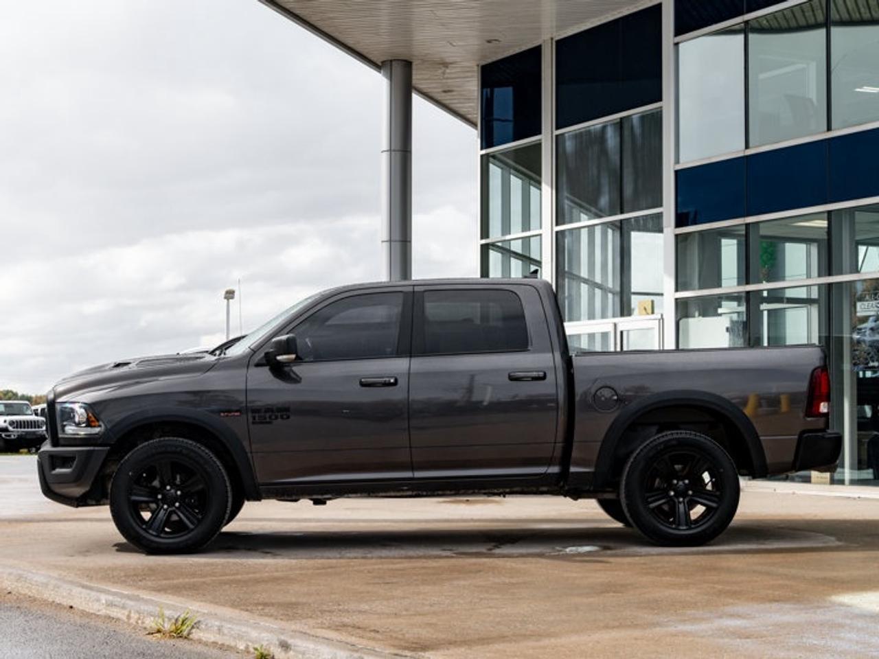 2022 RAM 1500 Classic WARLOCK Photo4