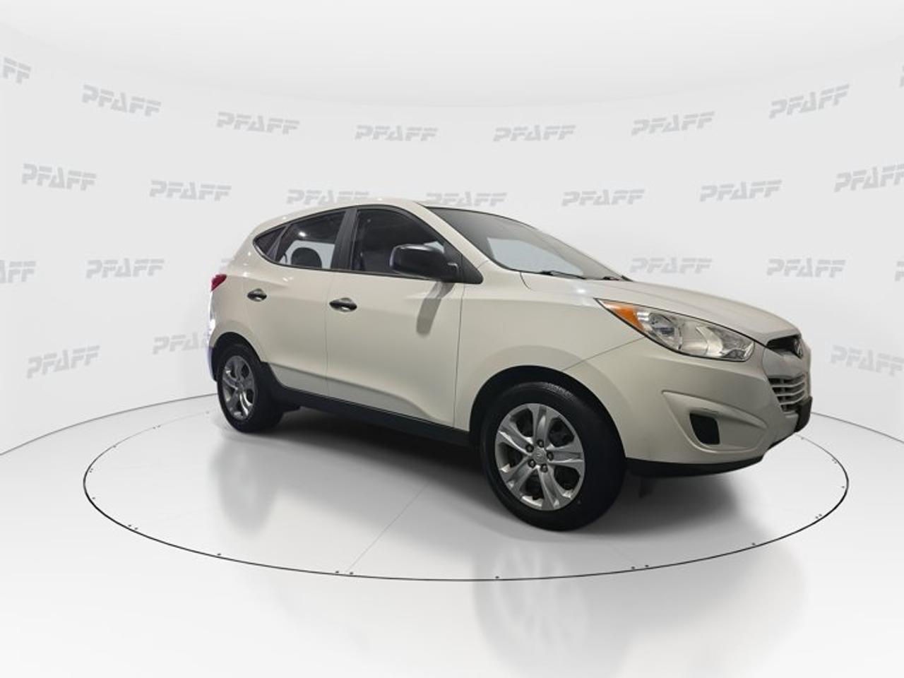 2010 Hyundai Tucson GL Photo1
