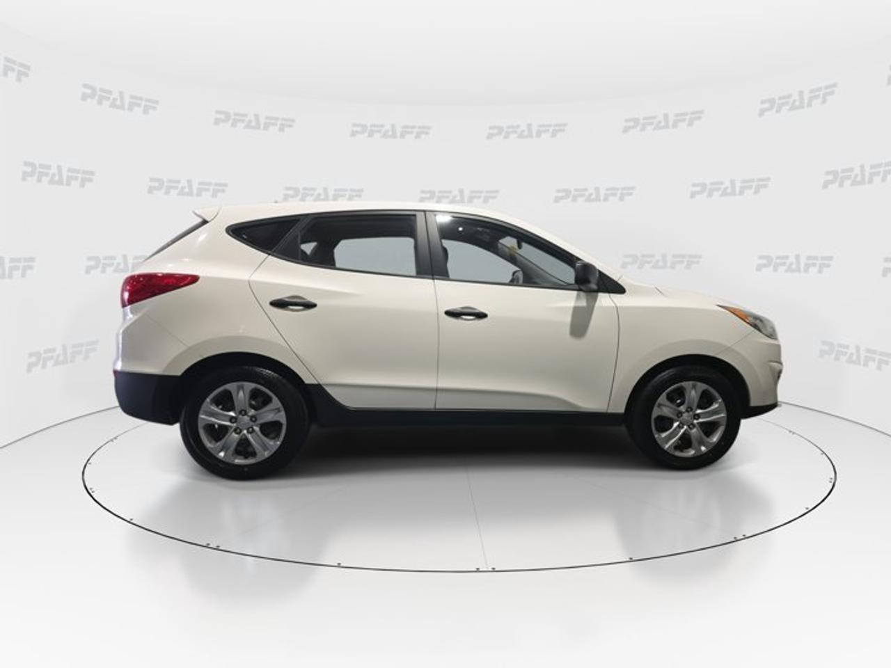 2010 Hyundai Tucson GL Photo