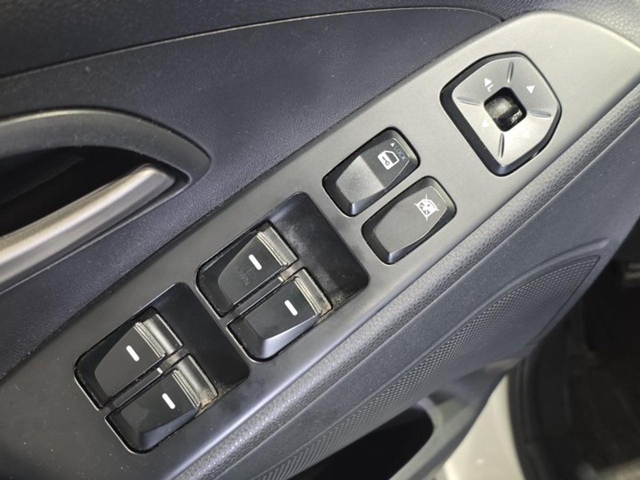 2010 Hyundai Tucson GL Photo