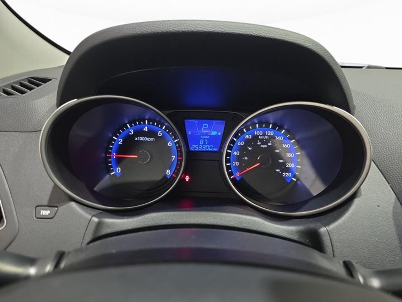 2010 Hyundai Tucson GL Photo