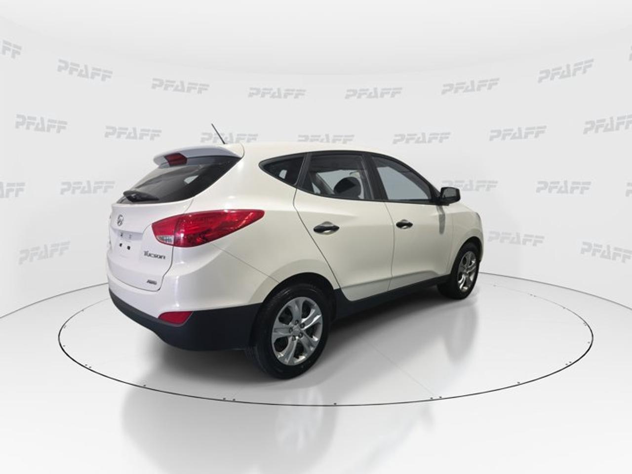 2010 Hyundai Tucson GL Photo