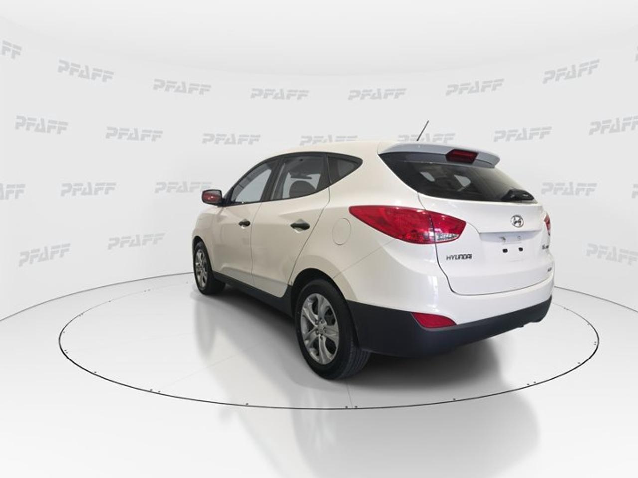 2010 Hyundai Tucson GL Photo