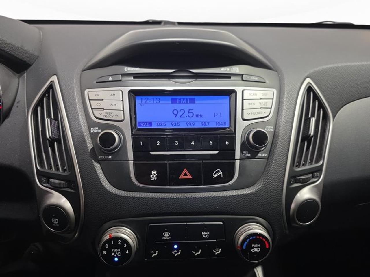 2010 Hyundai Tucson GL Photo