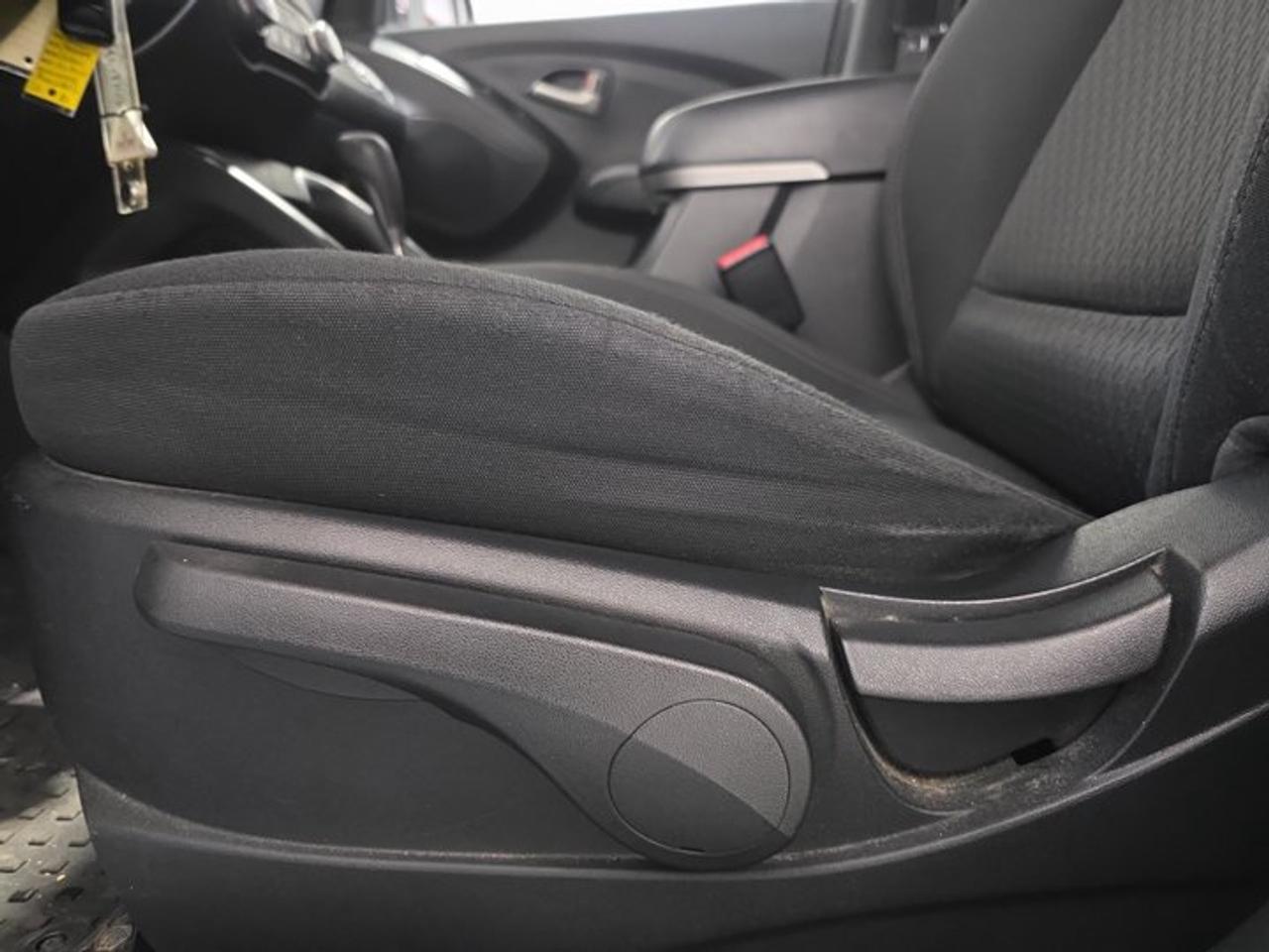 2010 Hyundai Tucson GL Photo