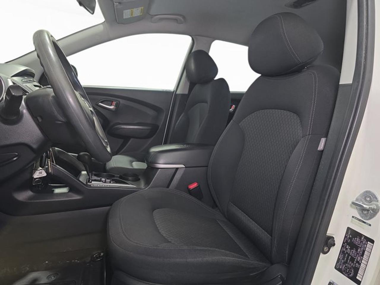 2010 Hyundai Tucson GL Photo