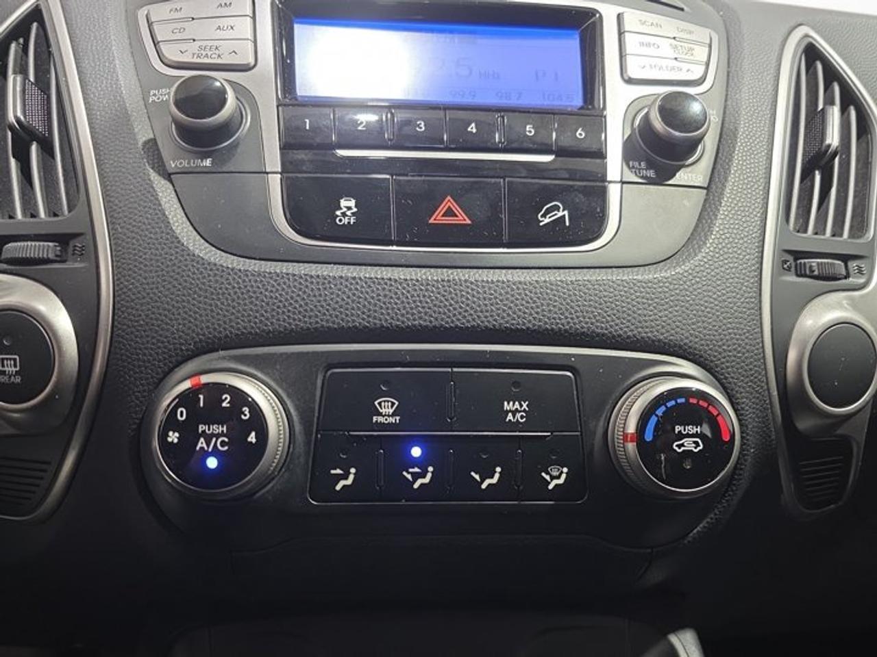 2010 Hyundai Tucson GL Photo
