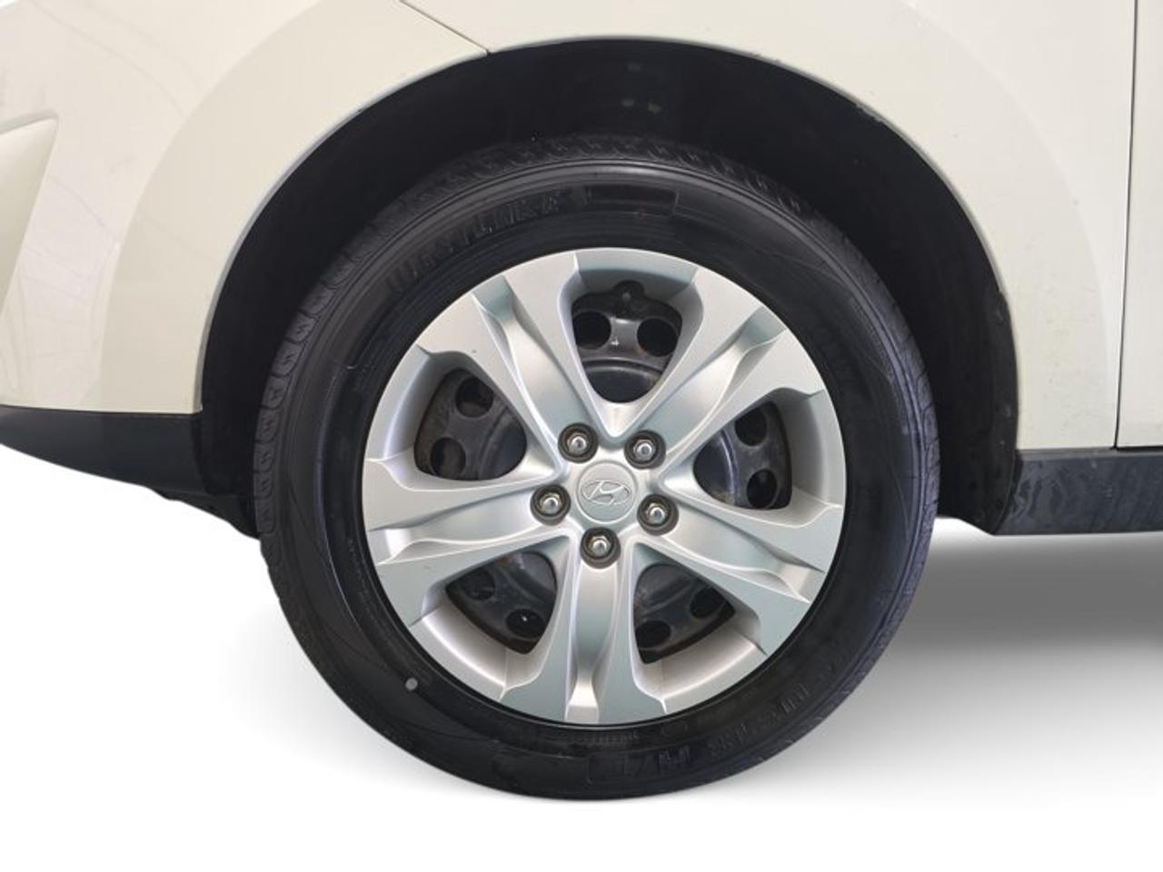 2010 Hyundai Tucson GL Photo
