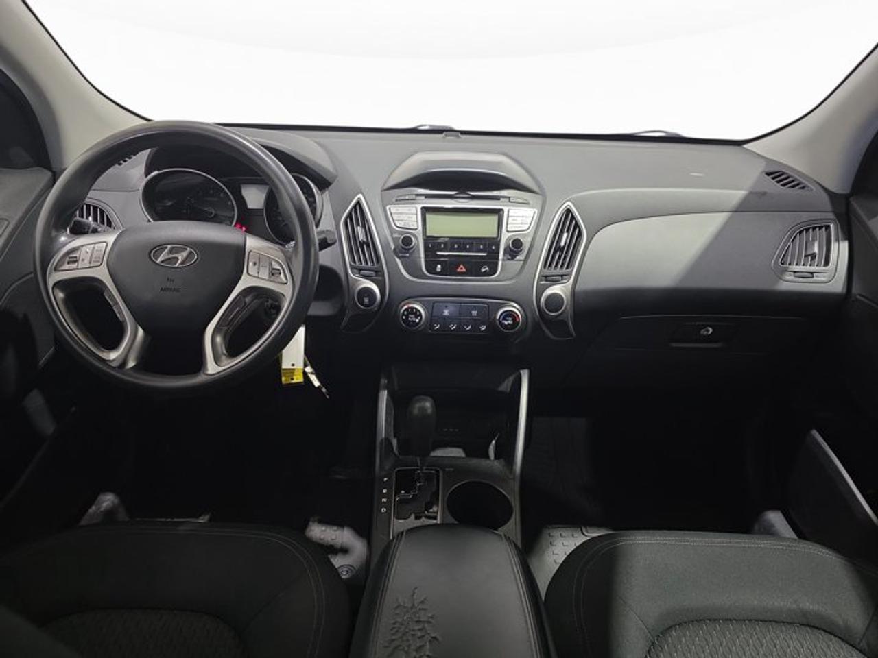 2010 Hyundai Tucson GL Photo