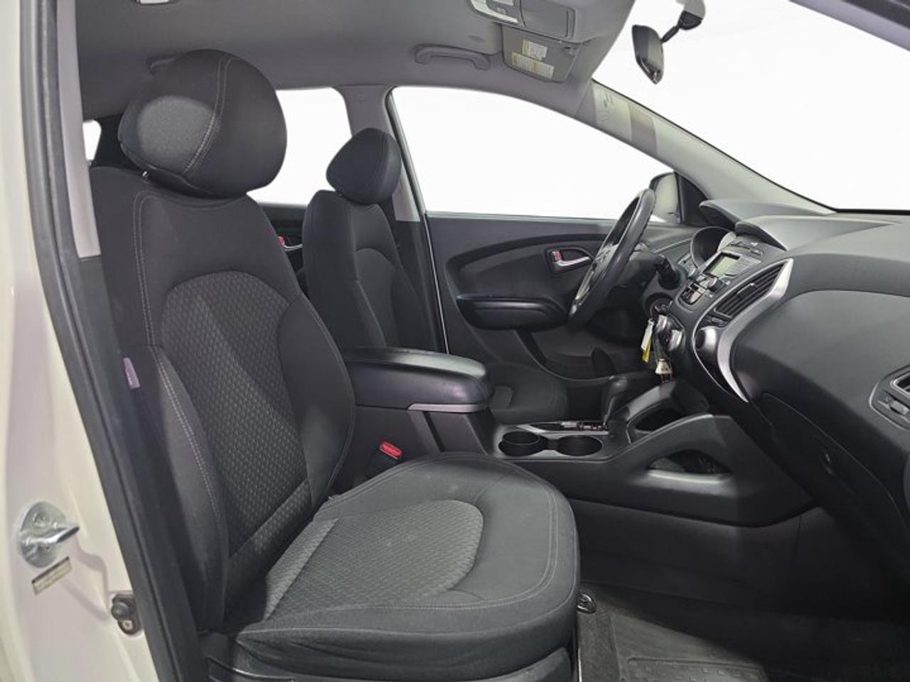 2010 Hyundai Tucson GL Photo