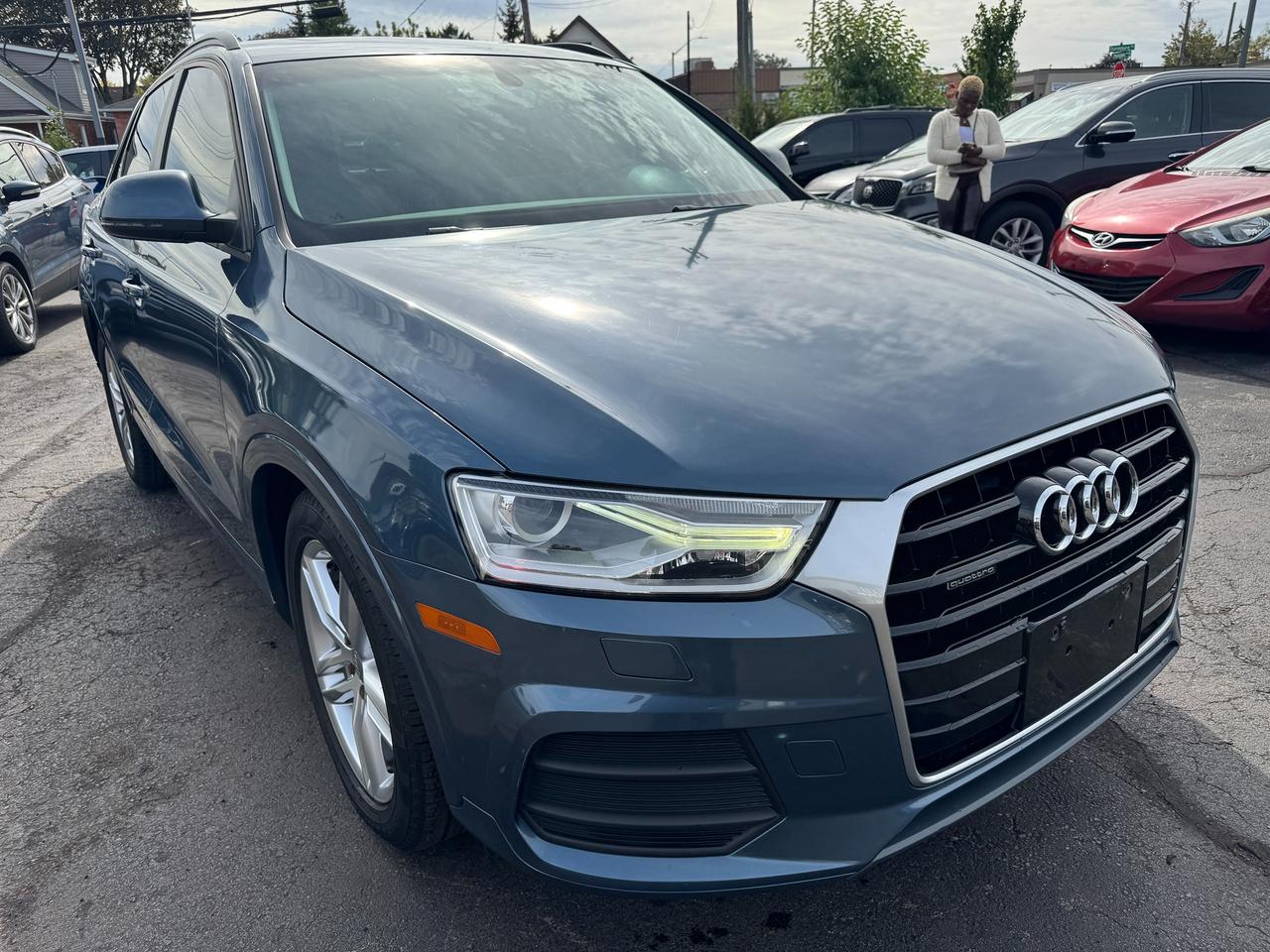 2016 Audi Q3 quattro 2.0T Komfort Photo2