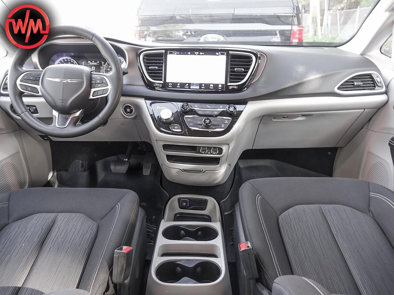 2024 Chrysler Grand Caravan SXT*HEATED SEATS AND STEERING WHEEL*LEATHER SEAT Photo