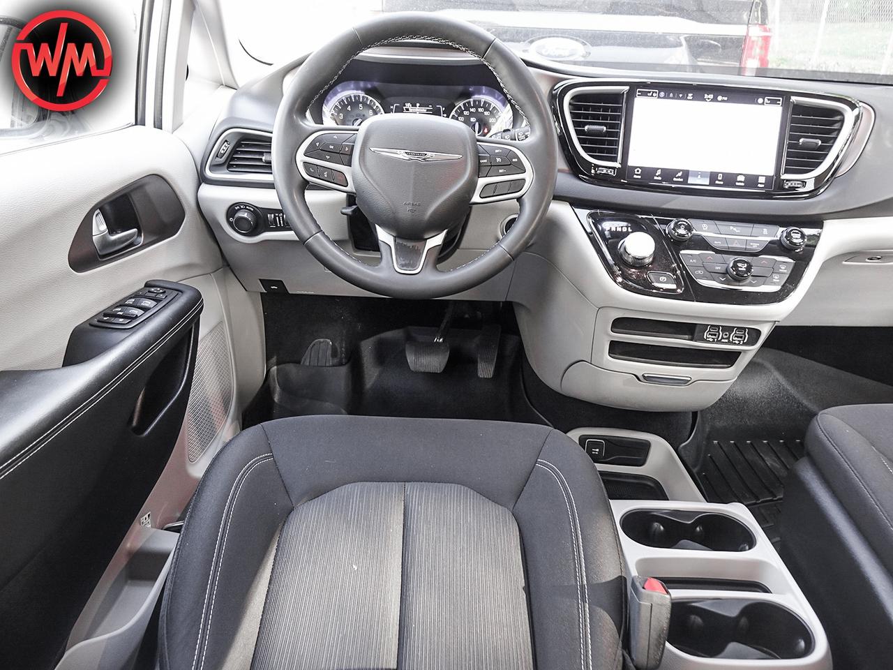 2024 Chrysler Grand Caravan SXT*HEATED SEATS AND STEERING WHEEL*LEATHER SEAT Photo