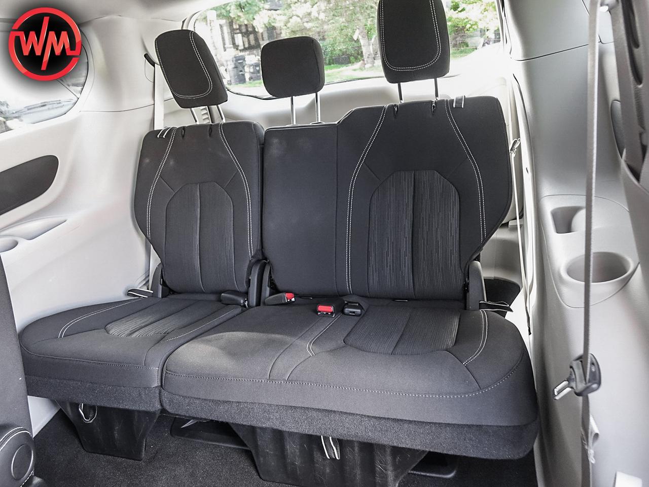 2024 Chrysler Grand Caravan SXT*HEATED SEATS AND STEERING WHEEL*LEATHER SEAT Photo