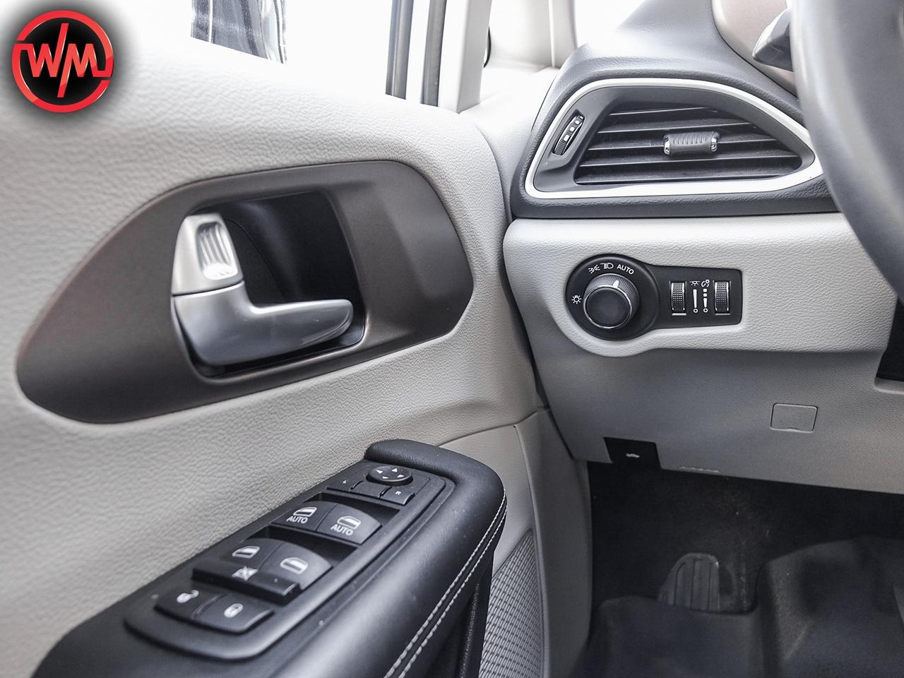 2024 Chrysler Grand Caravan SXT*HEATED SEATS AND STEERING WHEEL*LEATHER SEAT Photo