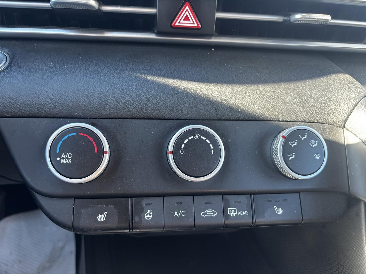 2024 Hyundai Elantra Preferred, Lane Departure Alert, Remote Starter Photo