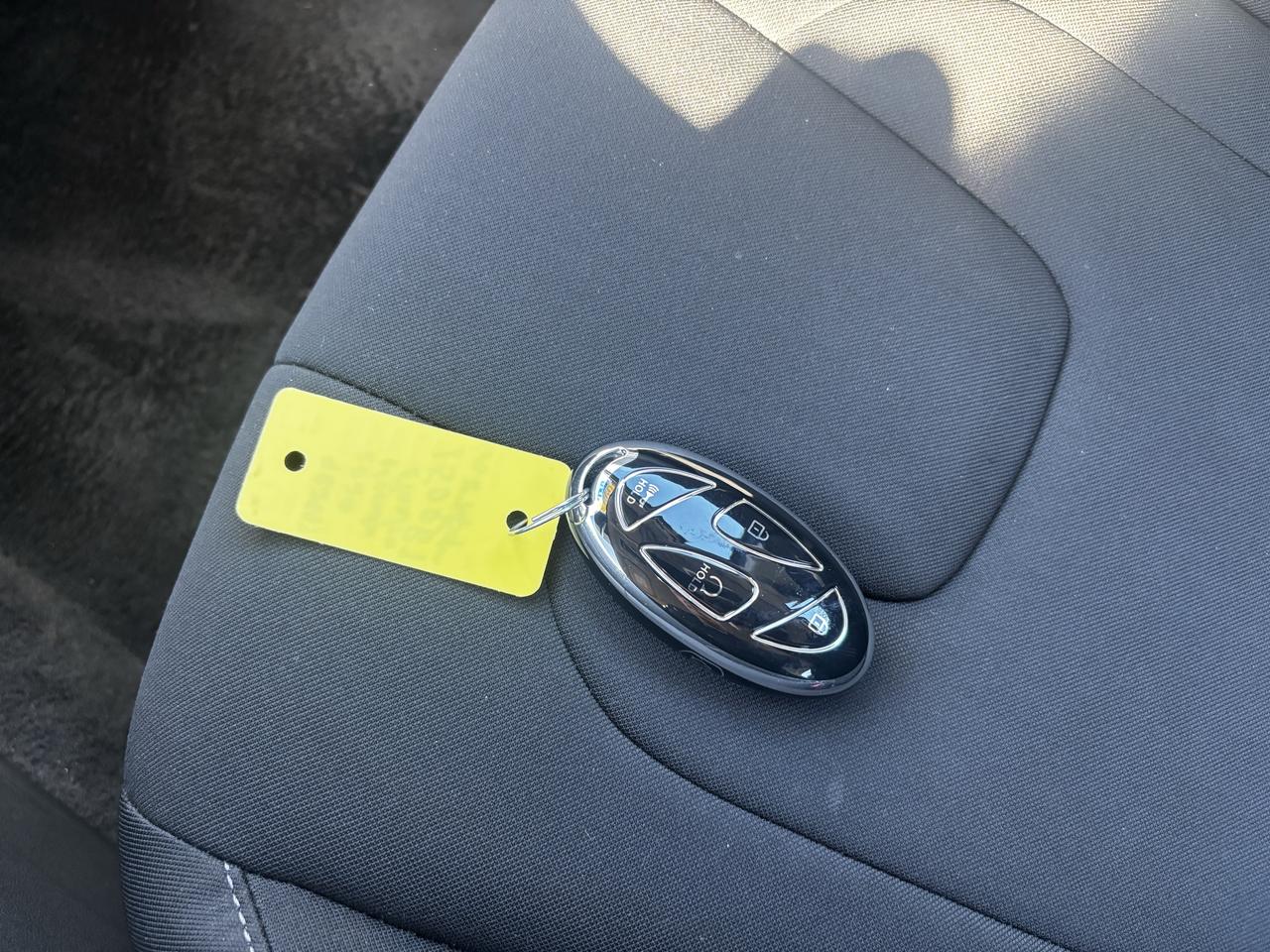 2024 Hyundai Elantra Preferred, Lane Departure Alert, Remote Starter Photo