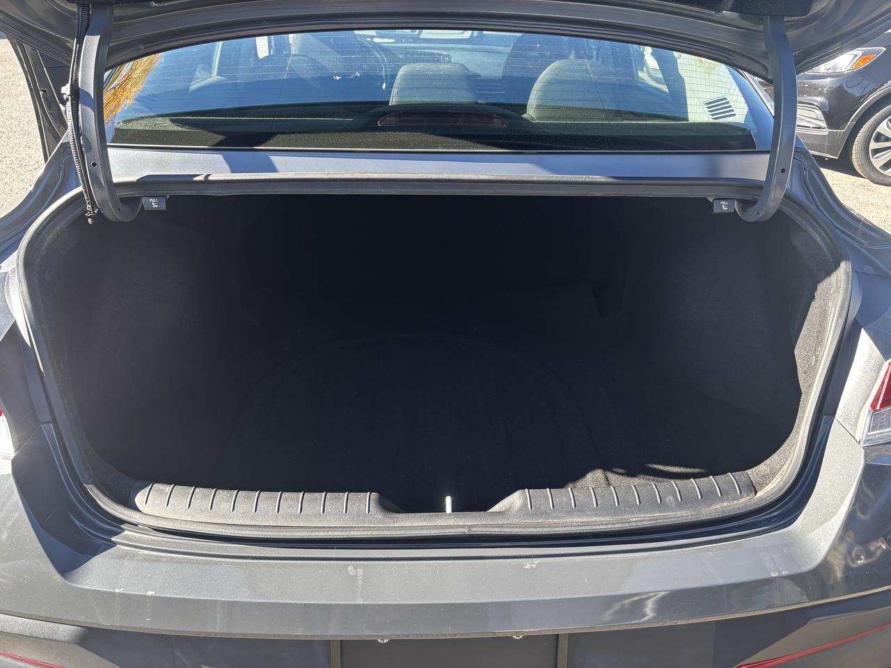 2024 Hyundai Elantra Preferred, Lane Departure Alert, Remote Starter Photo