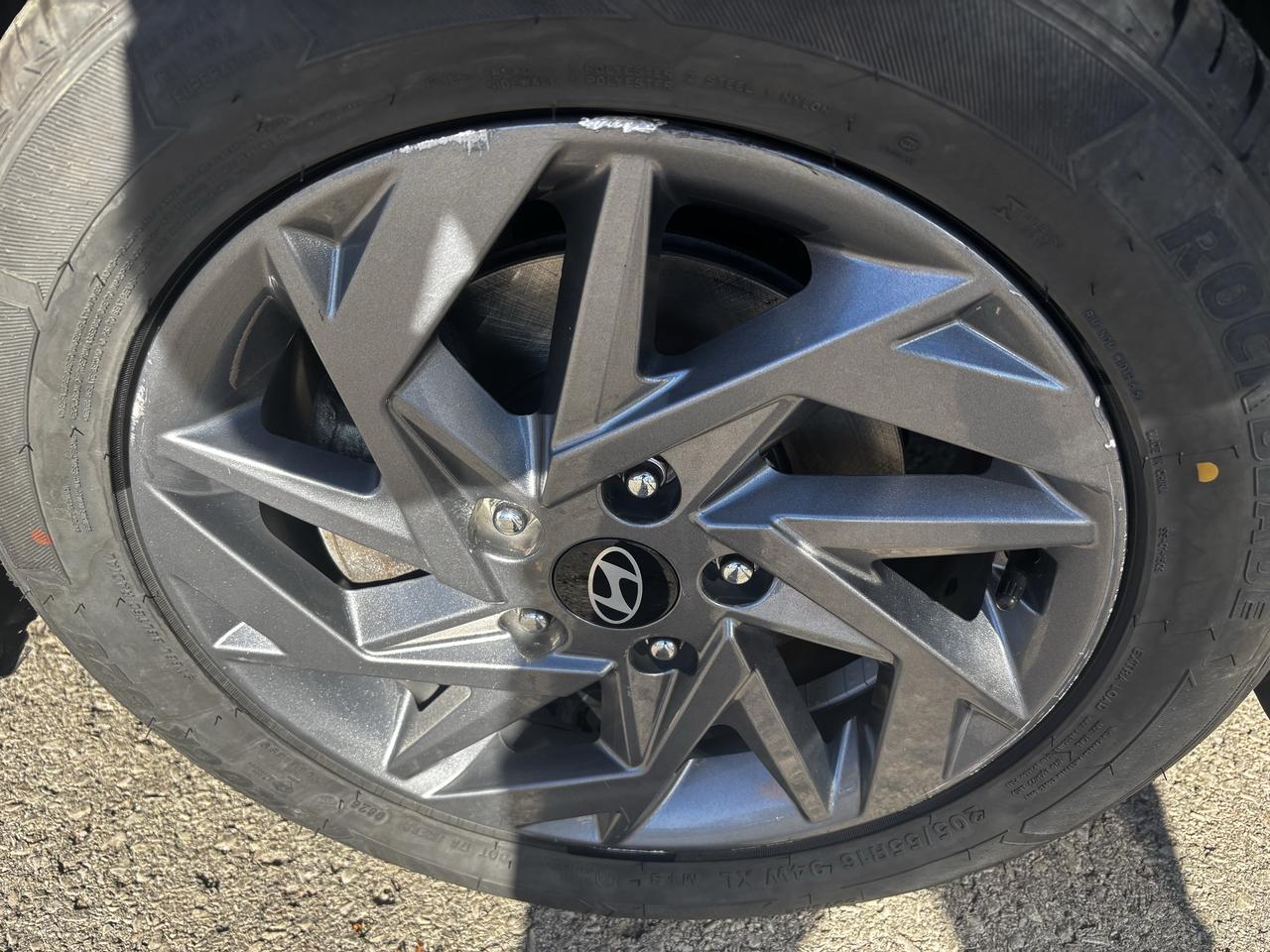 2024 Hyundai Elantra Preferred, Lane Departure Alert, Remote Starter Photo
