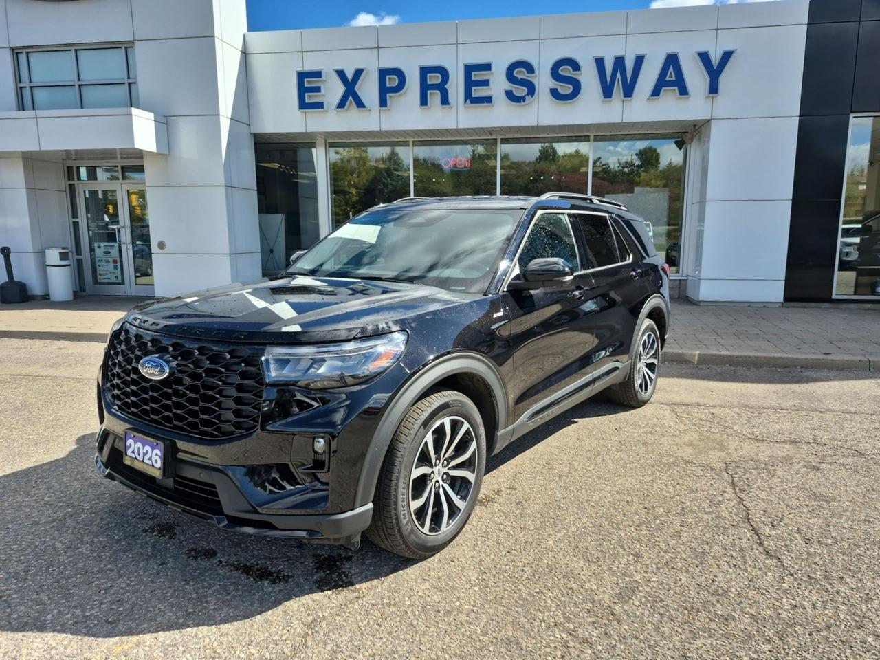2026 Ford Explorer LOW KM'S! REAR CAMERA, REMOTE START, TOW PACK! Photo0