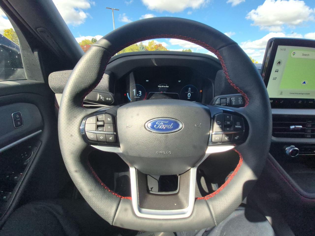 2026 Ford Explorer LOW KM'S! REAR CAMERA, REMOTE START, TOW PACK! Photo