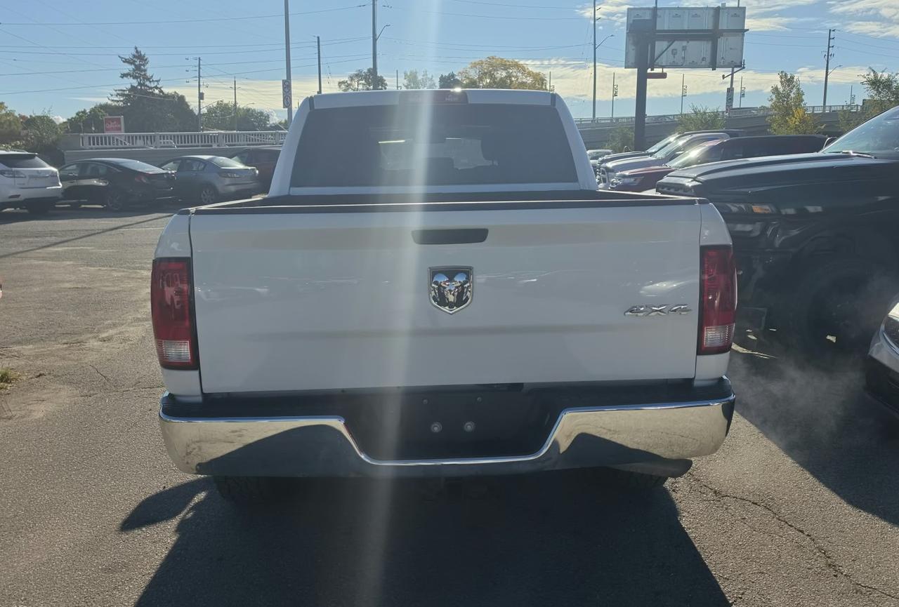 2019 RAM 1500 Classic TRADESMAN / NO ACCIDENTS / 4X4 / PWR SEAT / 5.7L Photo2