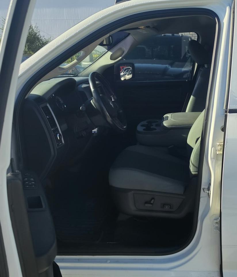 2019 RAM 1500 Classic TRADESMAN / NO ACCIDENTS / 4X4 / PWR SEAT / 5.7L Photo3