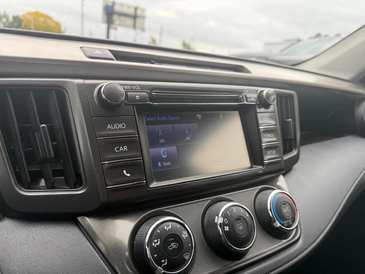 2015 Toyota RAV4 LE / ONE OWNER / HTD SEATS / REAR CAM / BLUETOOTH Photo