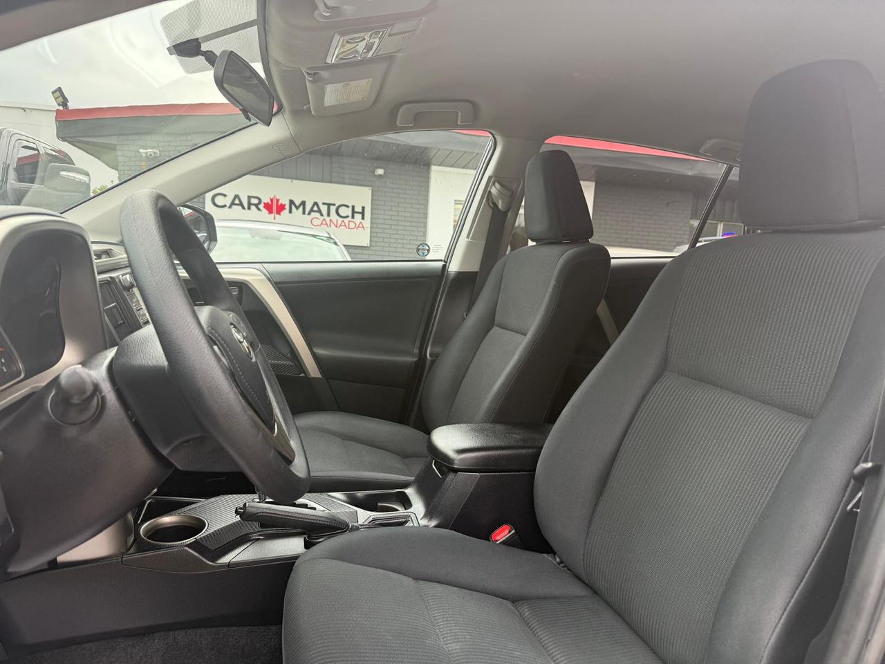 2015 Toyota RAV4 LE / ONE OWNER / HTD SEATS / REAR CAM / BLUETOOTH Photo