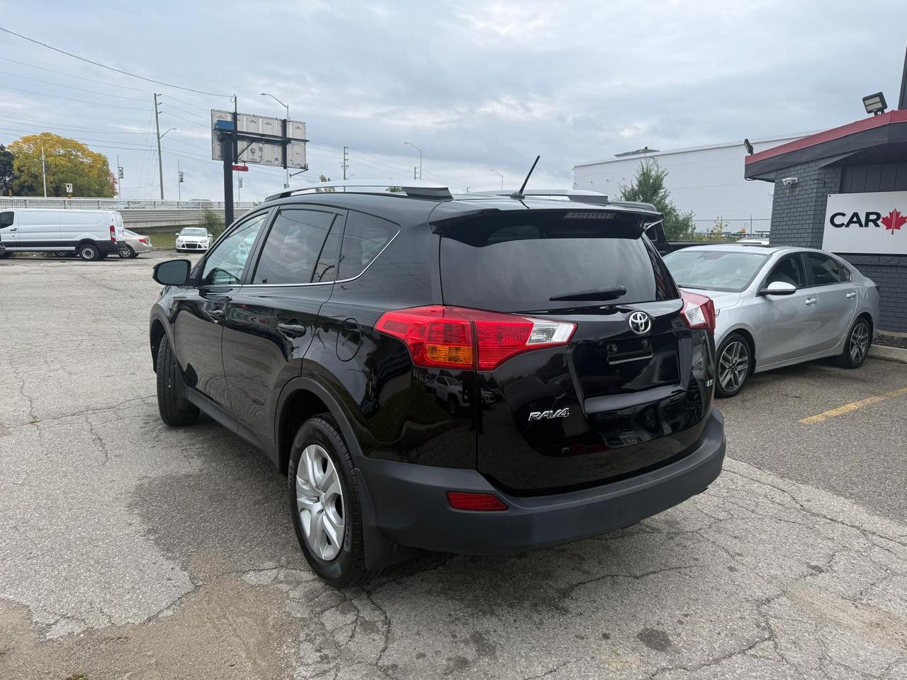 2015 Toyota RAV4 LE / ONE OWNER / HTD SEATS / REAR CAM / BLUETOOTH Photo1