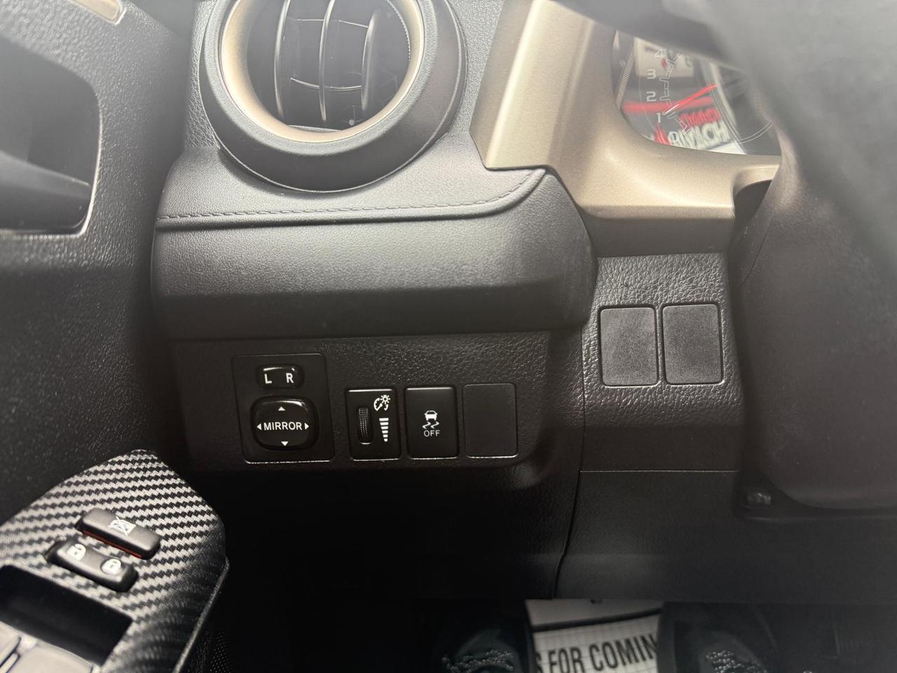 2015 Toyota RAV4 LE / ONE OWNER / HTD SEATS / REAR CAM / BLUETOOTH Photo