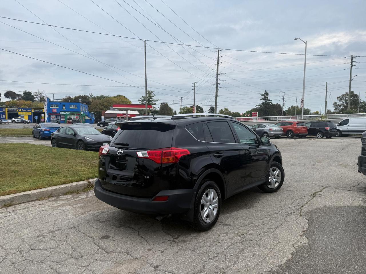 2015 Toyota RAV4 LE / ONE OWNER / HTD SEATS / REAR CAM / BLUETOOTH Photo2
