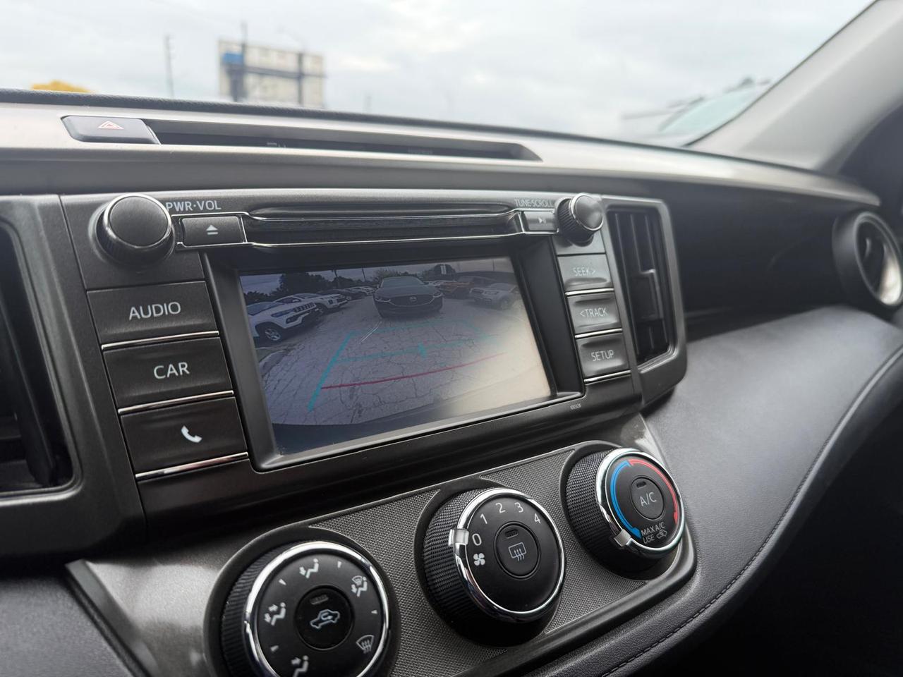 2015 Toyota RAV4 LE / ONE OWNER / HTD SEATS / REAR CAM / BLUETOOTH Photo