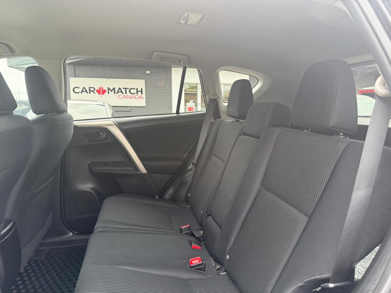 2015 Toyota RAV4 LE / ONE OWNER / HTD SEATS / REAR CAM / BLUETOOTH Photo