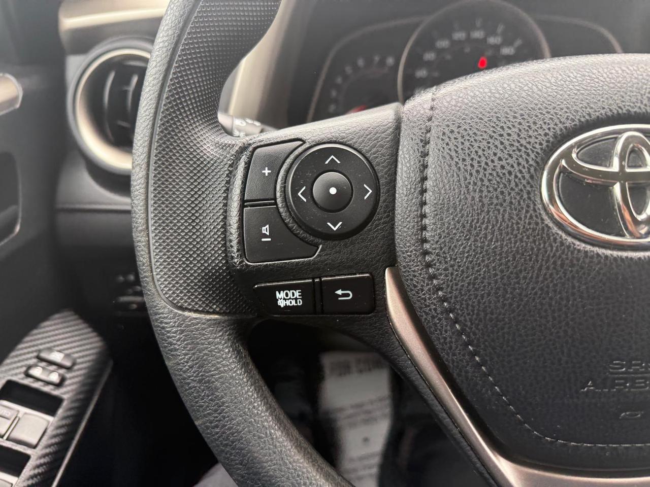 2015 Toyota RAV4 LE / ONE OWNER / HTD SEATS / REAR CAM / BLUETOOTH Photo