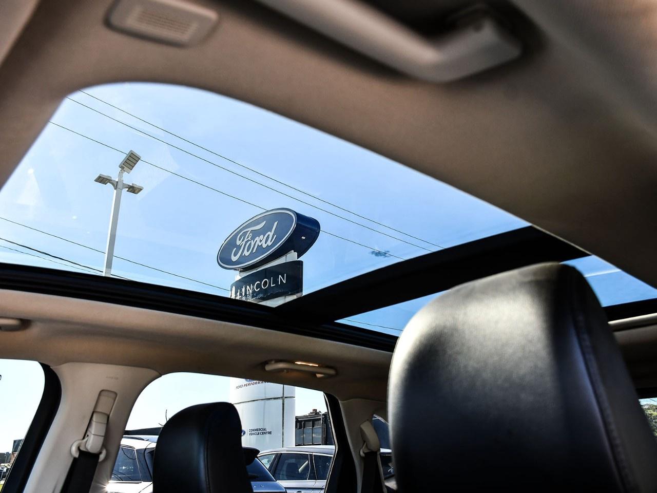 2022 Ford Edge Titanium AWD Photo