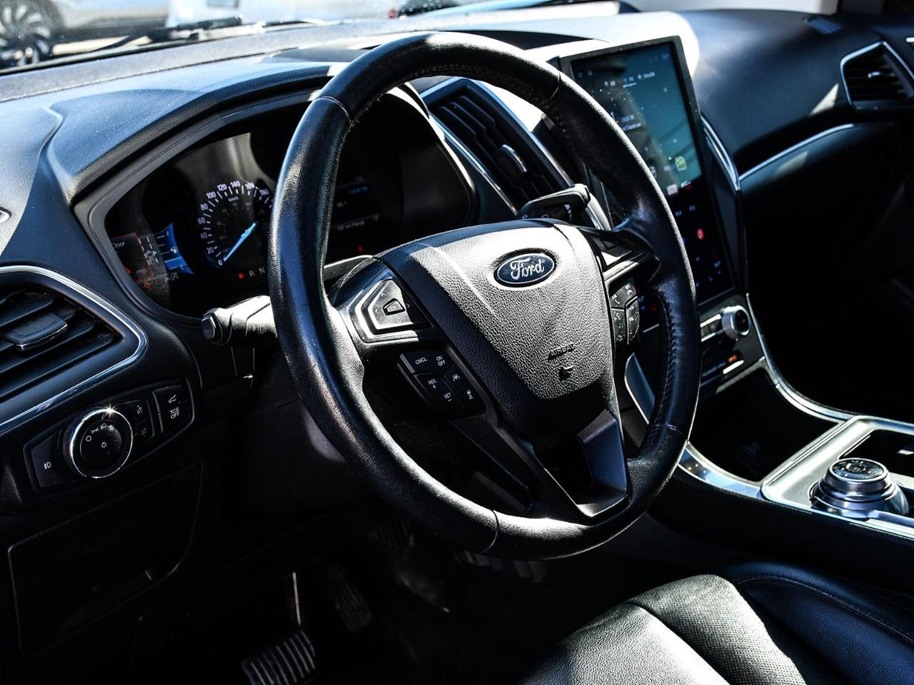 2022 Ford Edge Titanium AWD Photo