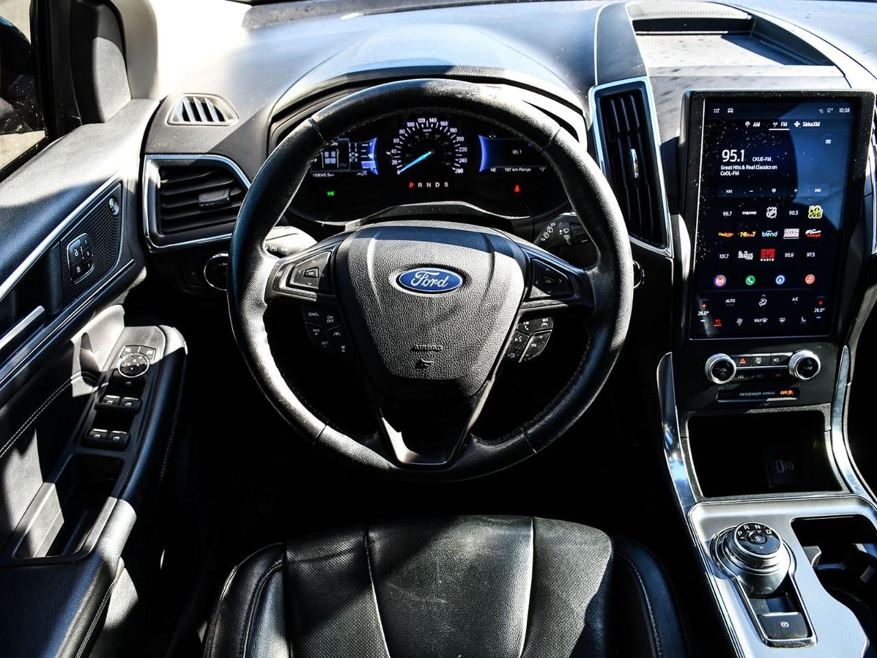 2022 Ford Edge Titanium AWD Photo