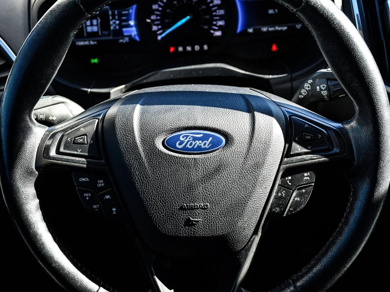 2022 Ford Edge Titanium AWD Photo