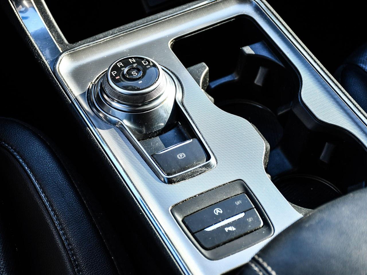 2022 Ford Edge Titanium AWD Photo