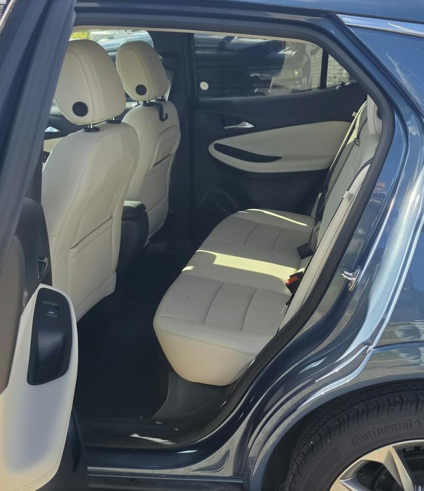 2025 Buick Encore GX AVENIR / NO ACCIDENTS / AWD / PANO ROOF / LEATHER Photo4