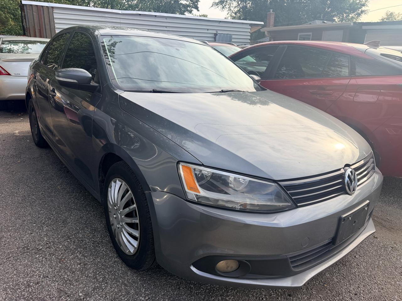 2013 Volkswagen Jetta 4dr 2.0L Auto Comfortline Photo2