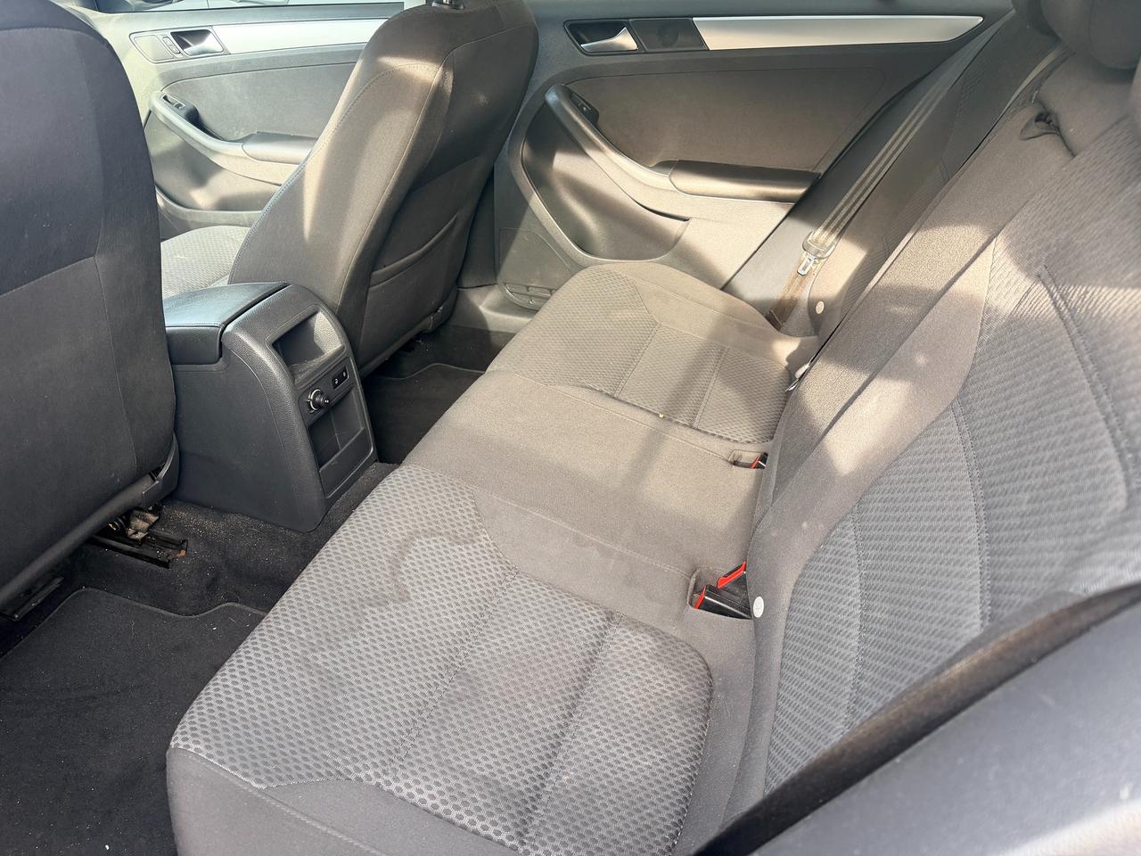 2013 Volkswagen Jetta 4dr 2.0L Auto Comfortline Photo
